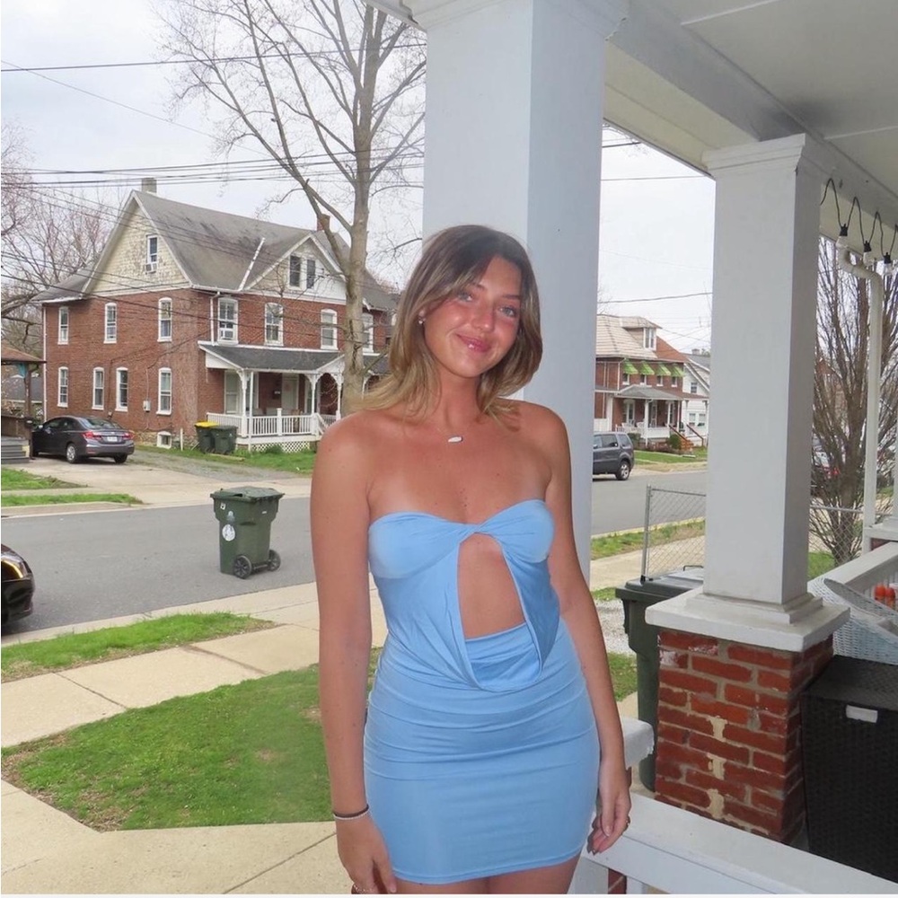 Elegant Blue Strapless Dress